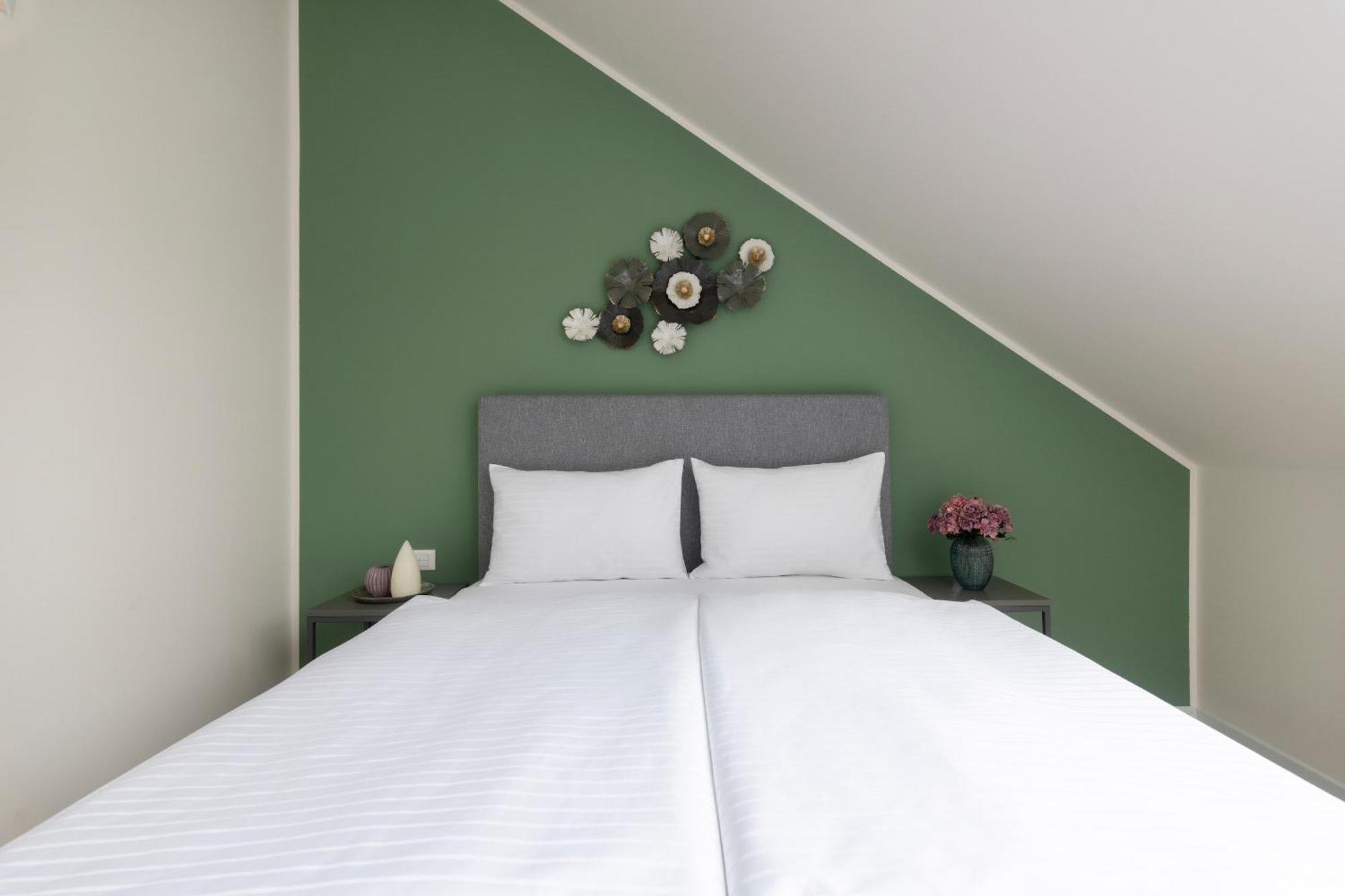Kinsky Garden Apartments And Suites By Dwellfort — Photos 1
