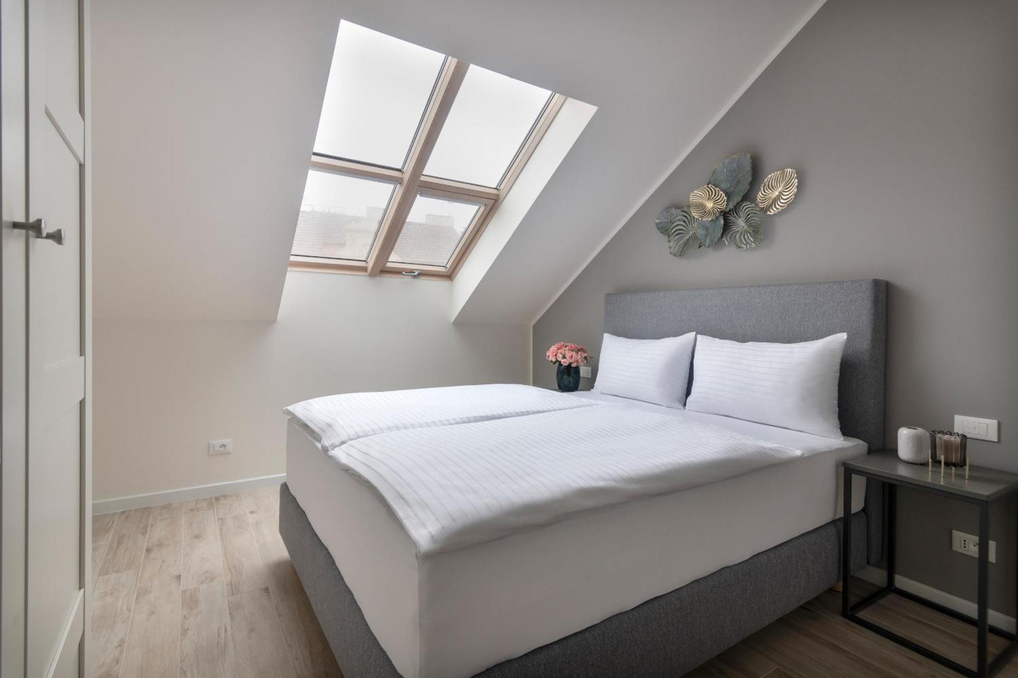 Kinsky Garden Apartments And Suites By Dwellfort — Photos 3